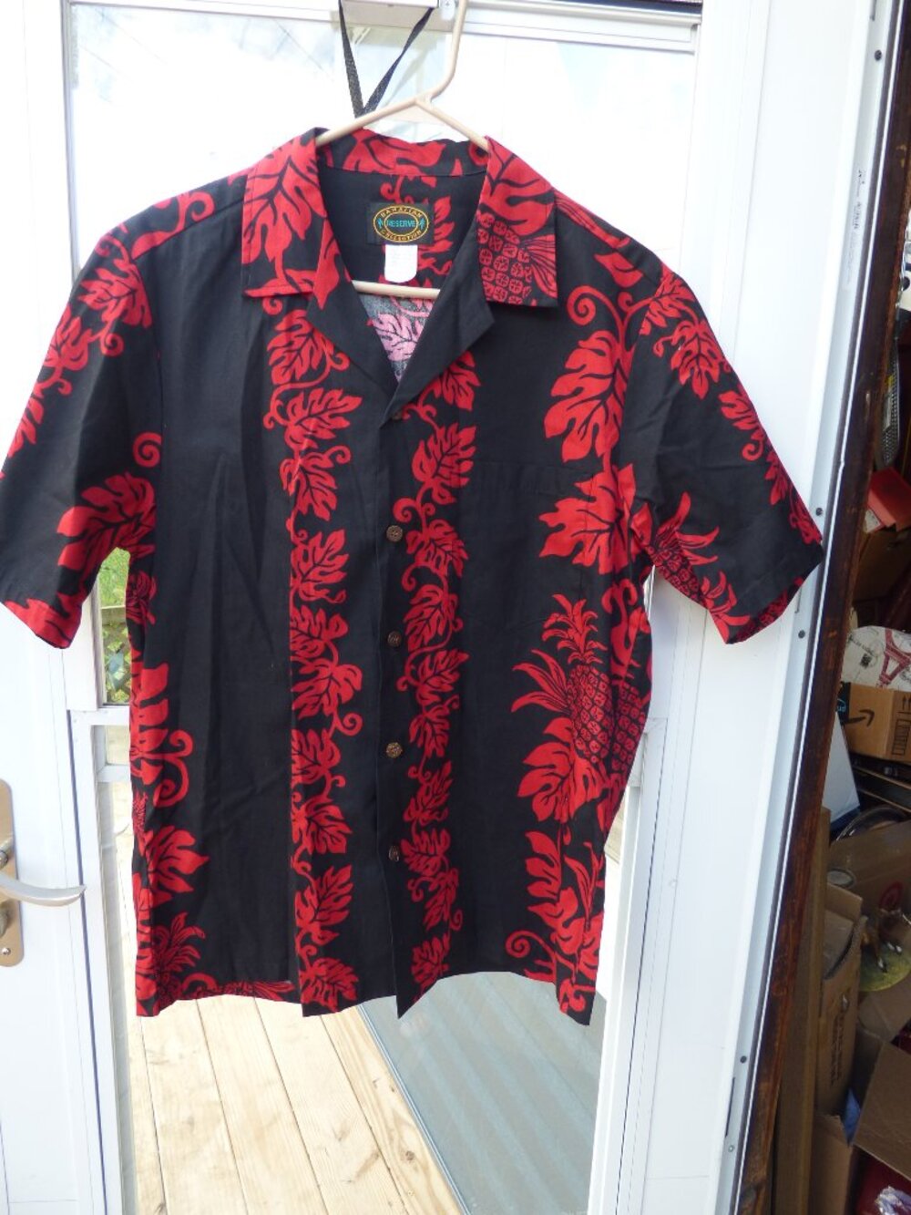 Hawaiian Reserve Collection Made in Hawaii Black Red Pineapple Aloha Shirt Mediu